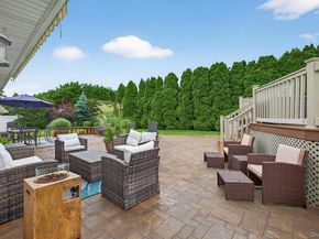 321 Lagoon Drive S, Copiague NY 11726