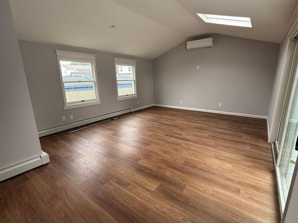 666 S Wellwood Avenue, Lindenhurst NY 11757