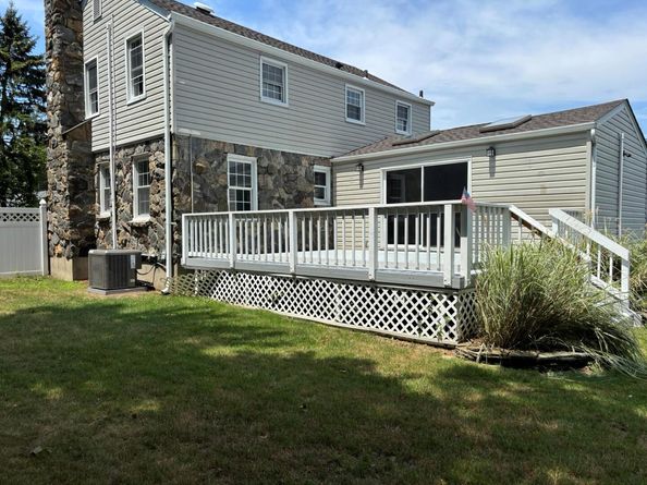 666 S Wellwood Avenue, Lindenhurst NY 11757