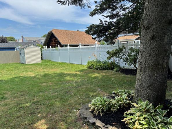 666 S Wellwood Avenue, Lindenhurst NY 11757