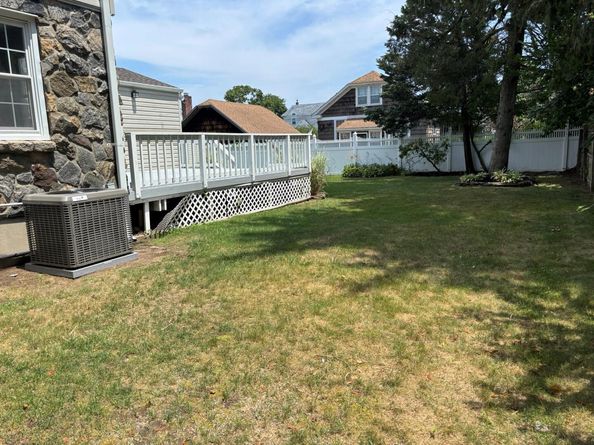 666 S Wellwood Avenue, Lindenhurst NY 11757