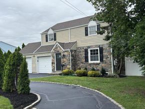 666 S Wellwood Avenue, Lindenhurst NY 11757