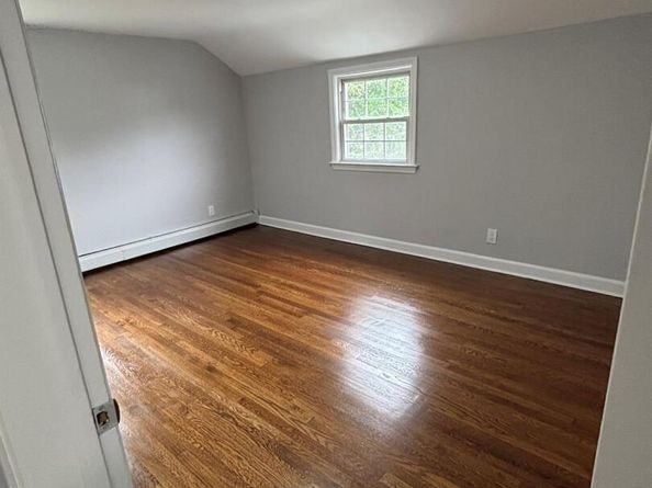 666 S Wellwood Avenue, Lindenhurst NY 11757
