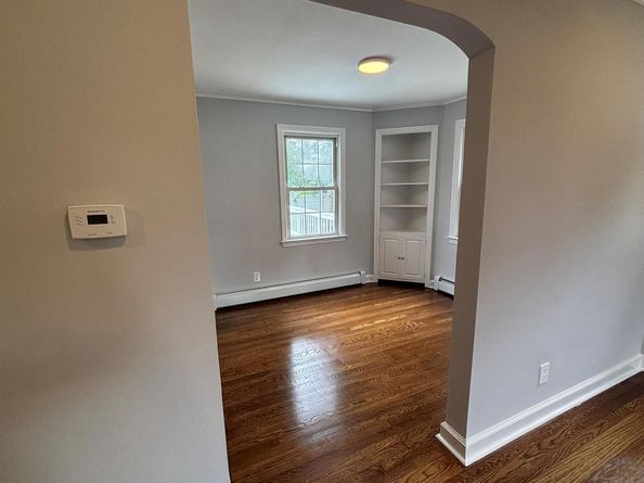 666 S Wellwood Avenue, Lindenhurst NY 11757