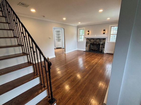 666 S Wellwood Avenue, Lindenhurst NY 11757