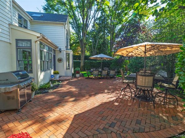 42 Roxen Road, Rockville Centre NY 11570