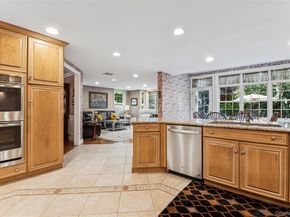 42 Roxen Road, Rockville Centre NY 11570