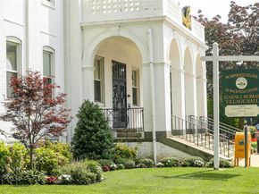 42 Roxen Road, Rockville Centre NY 11570