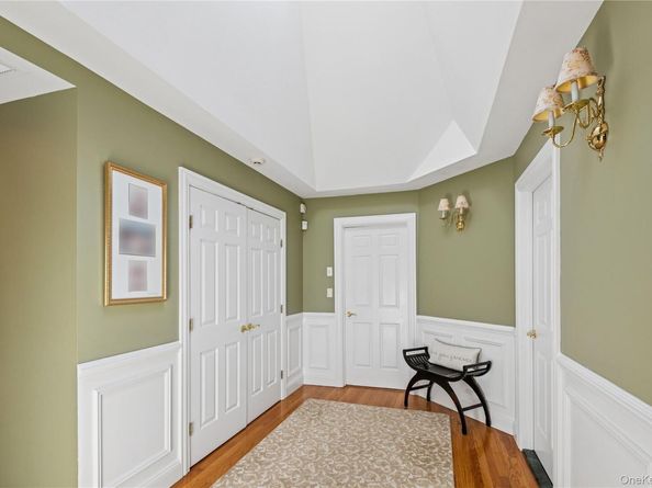 42 Roxen Road, Rockville Centre NY 11570