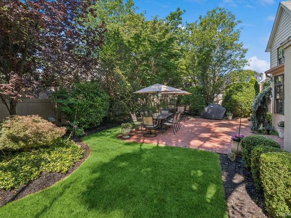 42 Roxen Road, Rockville Centre NY 11570