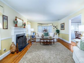 42 Roxen Road, Rockville Centre NY 11570