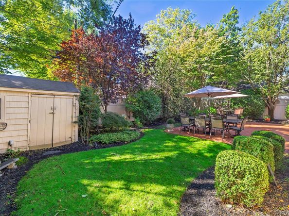 42 Roxen Road, Rockville Centre NY 11570