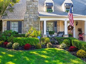 42 Roxen Road, Rockville Centre NY 11570