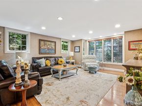 42 Roxen Road, Rockville Centre NY 11570