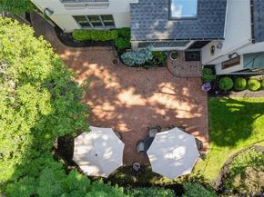 42 Roxen Road, Rockville Centre NY 11570