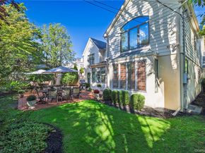42 Roxen Road, Rockville Centre NY 11570