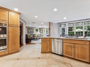 42 Roxen Road, Rockville Centre NY 11570