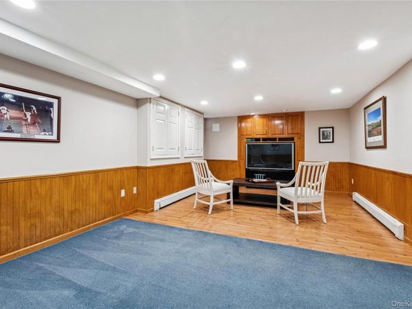 42 Roxen Road, Rockville Centre NY 11570