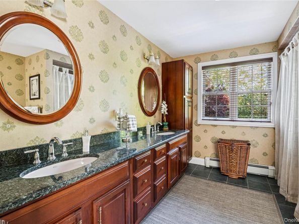 42 Roxen Road, Rockville Centre NY 11570