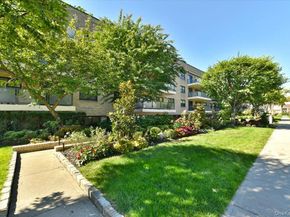 22 Park Place 4C, Great Neck NY 11021