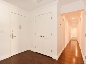 22 Park Place 4C, Great Neck NY 11021