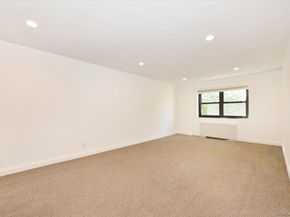 22 Park Place 4C, Great Neck NY 11021