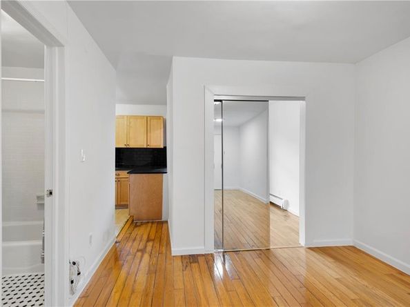 129 Beach 118 2L, Rockaway Park NY 11694