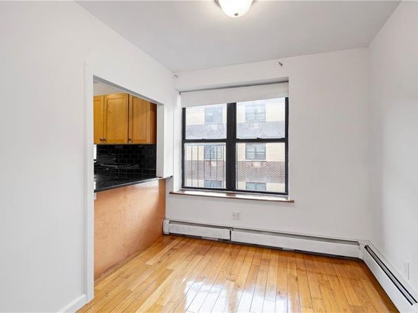 129 Beach 118 2L, Rockaway Park NY 11694