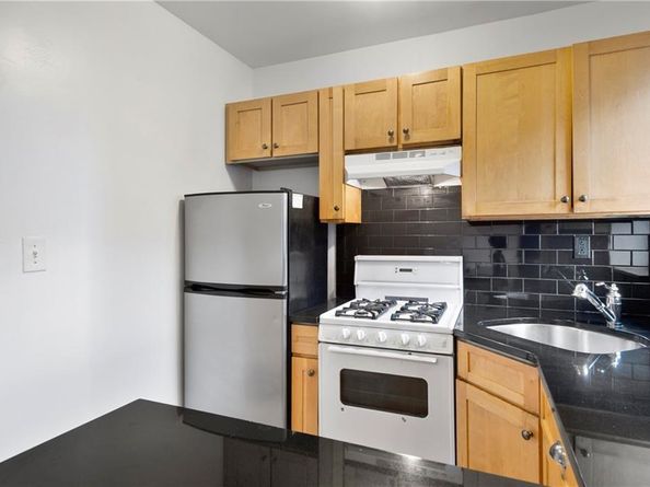 129 Beach 118 2L, Rockaway Park NY 11694