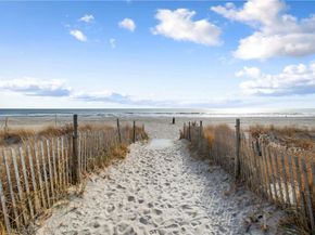129 Beach 118 2L, Rockaway Park NY 11694