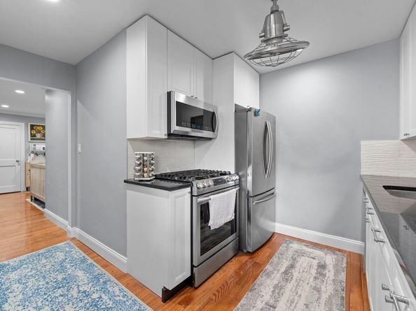35 Knightsbridge Road Road 1G, Great Neck NY 11021