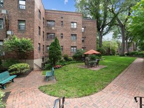 35 Knightsbridge Road Road 1G, Great Neck NY 11021