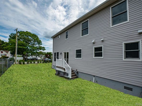 30 Johns Neck Road, Shirley NY 11967