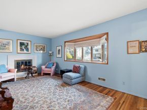 29 Munson Court, Melville NY 11747