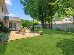 29 Munson Court, Melville NY 11747