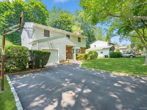 29 Munson Court, Melville NY 11747