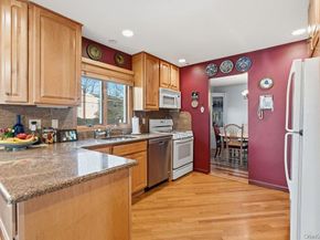 29 Munson Court, Melville NY 11747