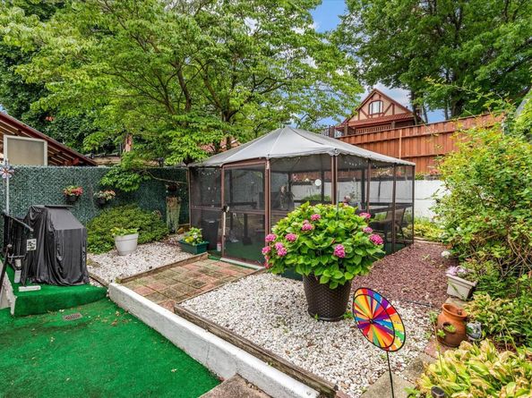 60-23 60th Road, Maspeth NY 11378