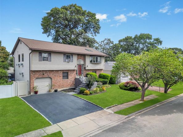 5 Tomes Avenue, Farmingdale NY 11735
