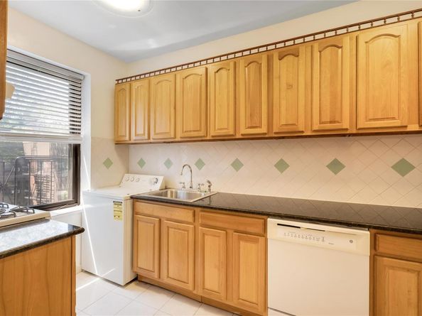 76-12 Ditmars Boulevard B3, Flushing NY 11370