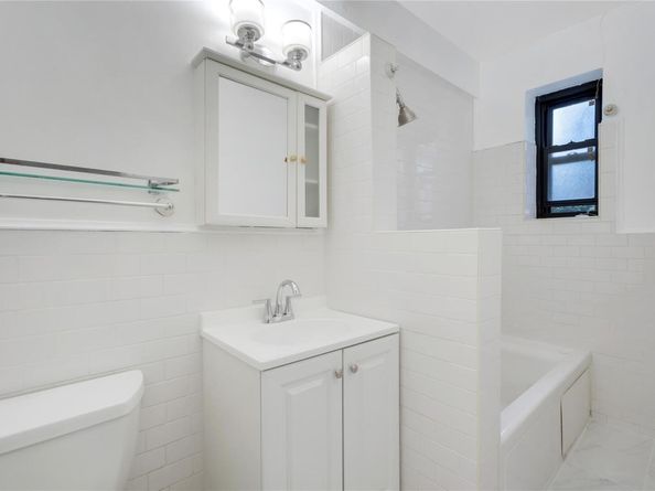 76-12 Ditmars Boulevard B3, Flushing NY 11370