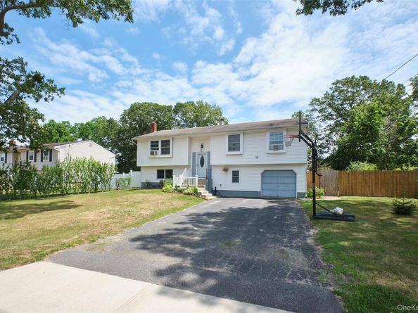 349 Randall Road, Ridge NY 11961