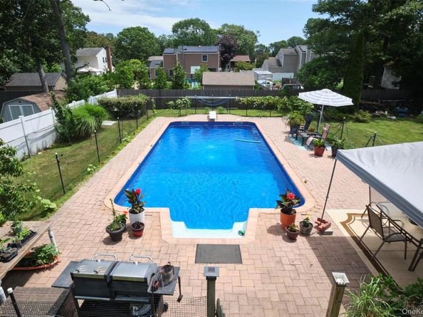 349 Randall Road, Ridge NY 11961