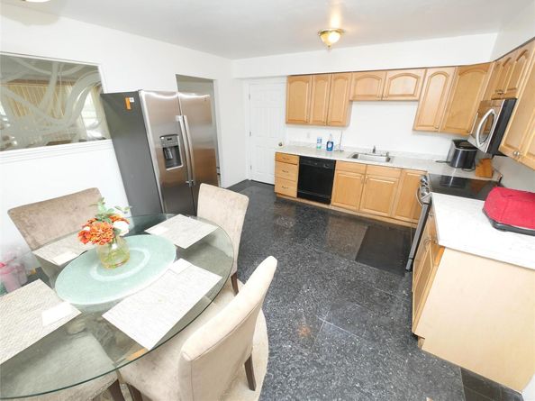 34 Wards Lane, Bellport NY 11713