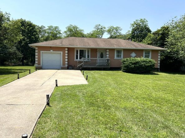 34 Wards Lane, Bellport NY 11713