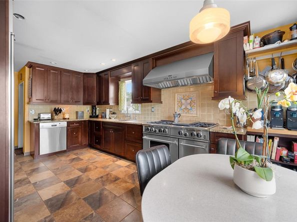 27 Neulist Avenue, Port Washington NY 11050