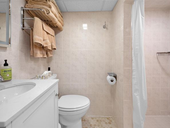 27 Neulist Avenue, Port Washington NY 11050