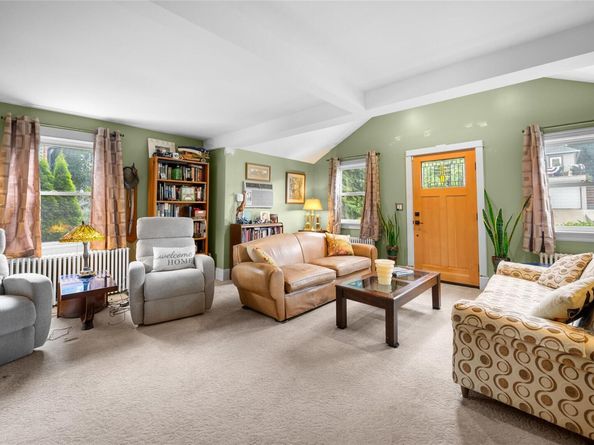 27 Neulist Avenue, Port Washington NY 11050