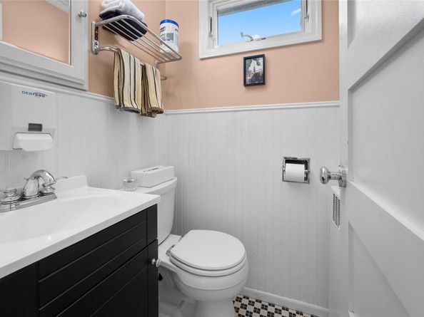 27 Neulist Avenue, Port Washington NY 11050