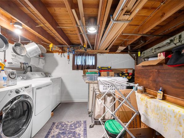 27 Neulist Avenue, Port Washington NY 11050